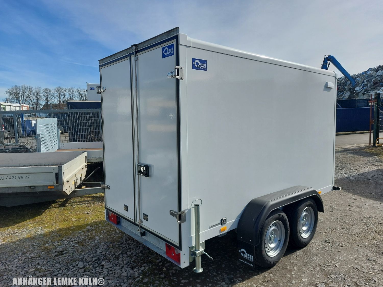 2000 kg | 305 x 159 x 180 cm | Koffer | BLYSS