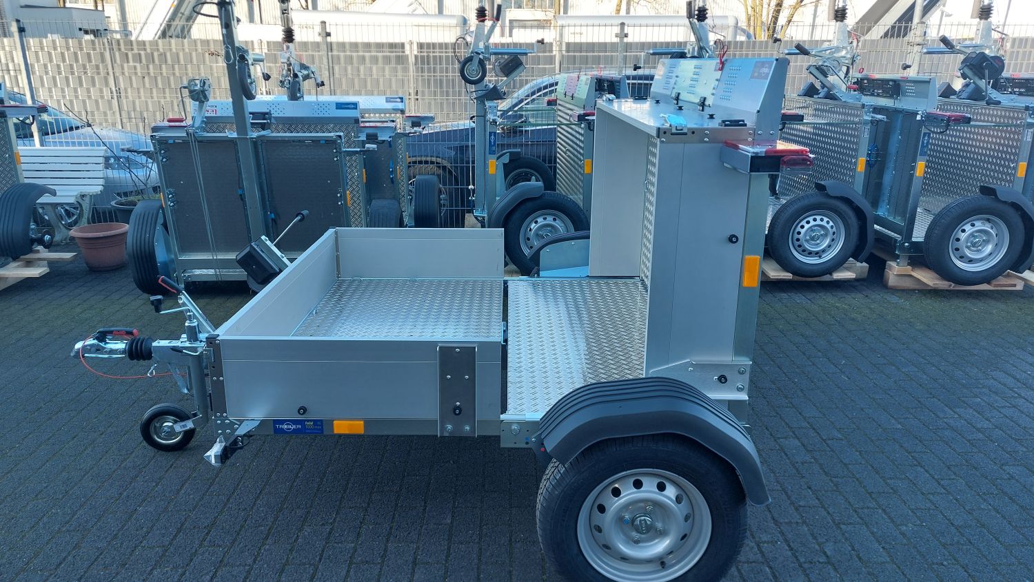1.000 kg | 240 x 150 cm | Motorradanhänger | absenkbar u. faltbar | 30 cm Bordwand | TREILER 1000MAX