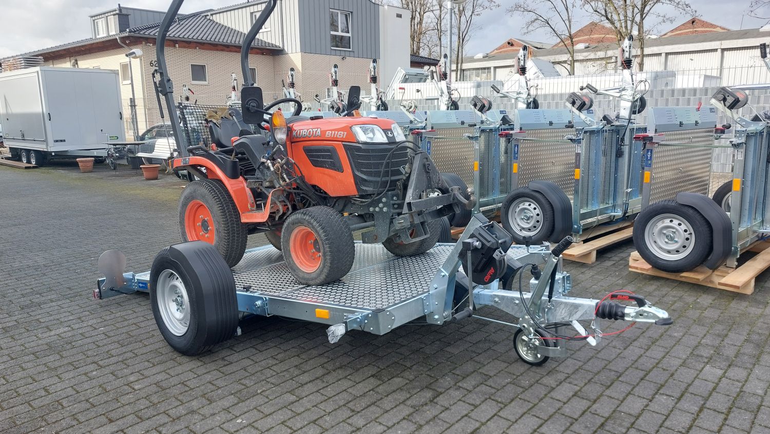 1.500 kg | 260 x 160 cm | Motorradanhänger | 2 große Motorräder o. 1 Quad | absenkbar u. faltbar | TREILER 1500